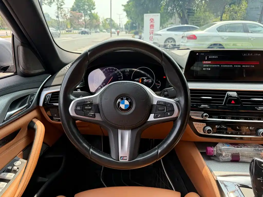 BMW 5 Series 2019 — фото 14
