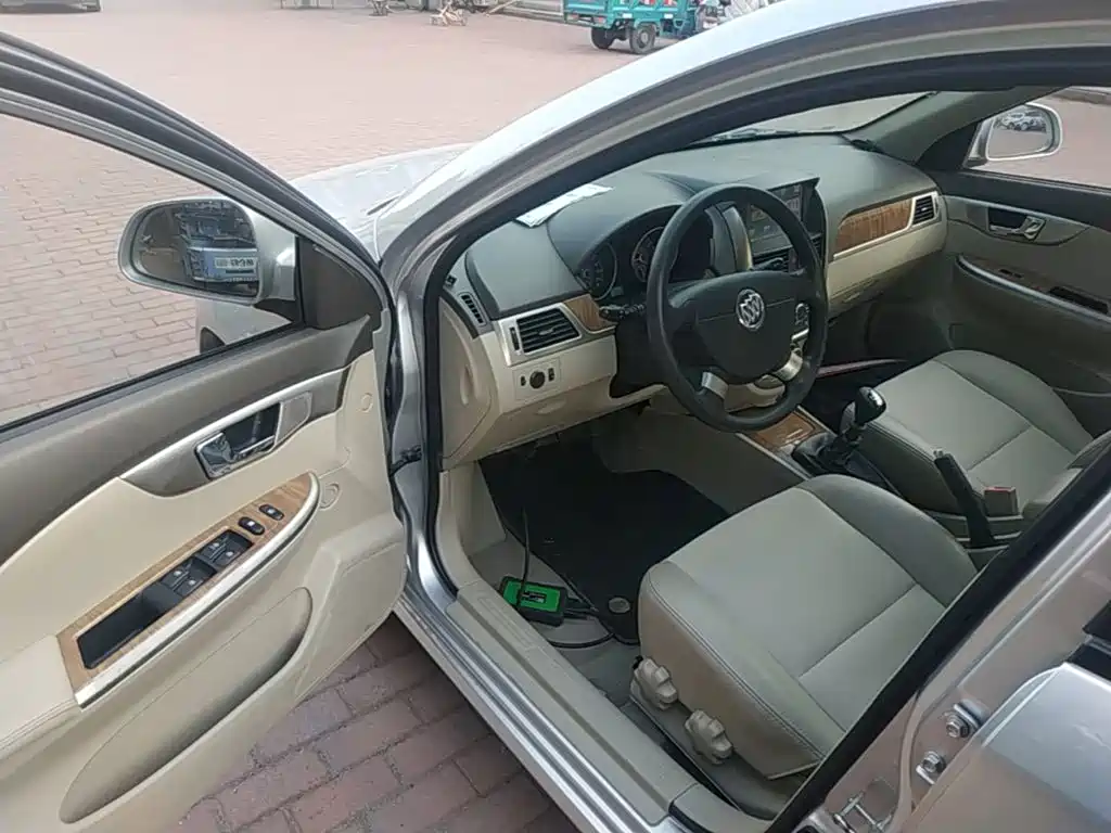 Buick Excelle 2015 — фото 16