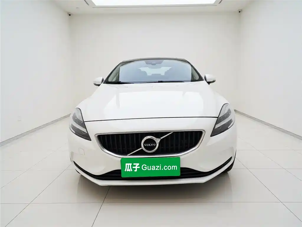 Volvo V40 2017 — фото 24