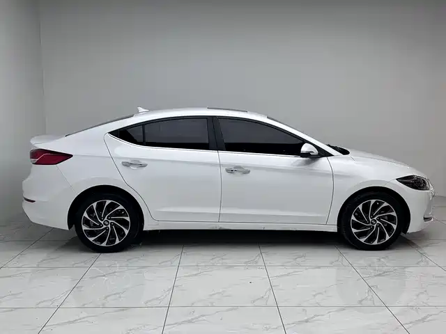 Hyundai Elantra 2019 — фото 8