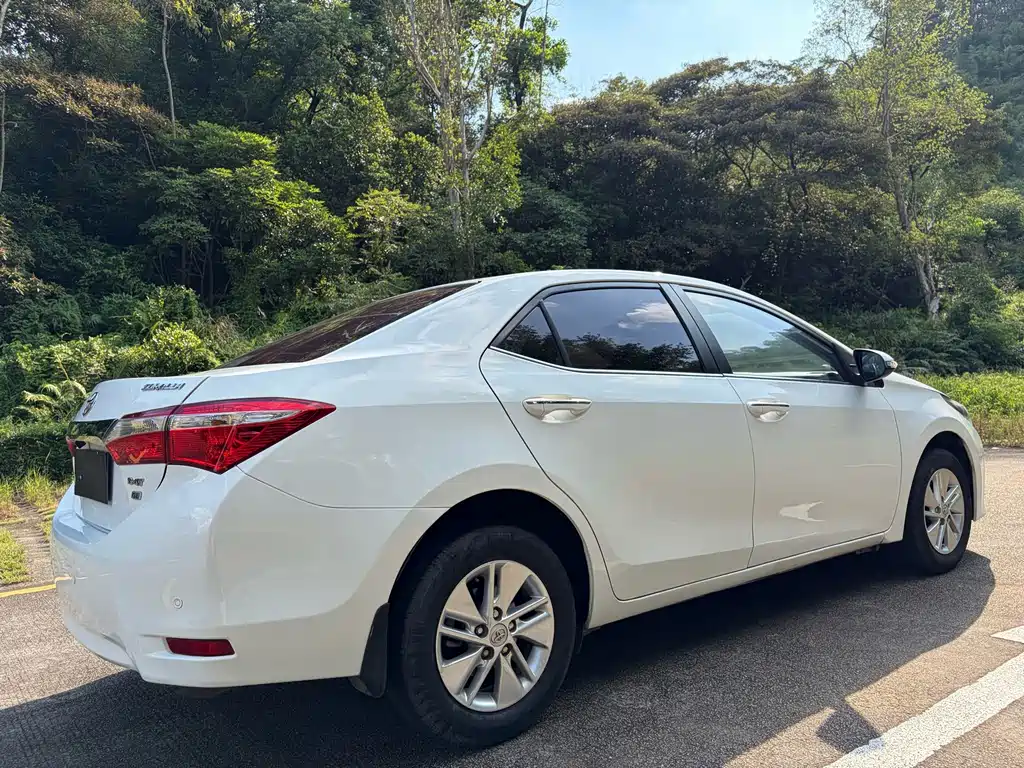 Toyota Corolla 2017 — фото 9