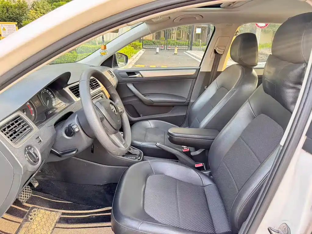 Skoda Rapid Spaceback 2014 — фото 8