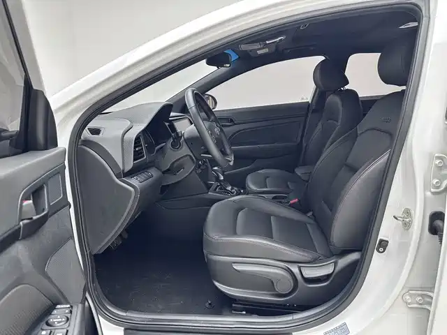 Hyundai Elantra 2019 — фото 13