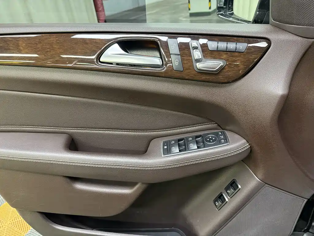 Mercedes-Benz GLS 2018 — фото 18