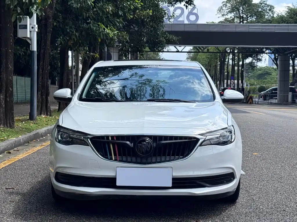 Buick Excelle 2022 — фото 2