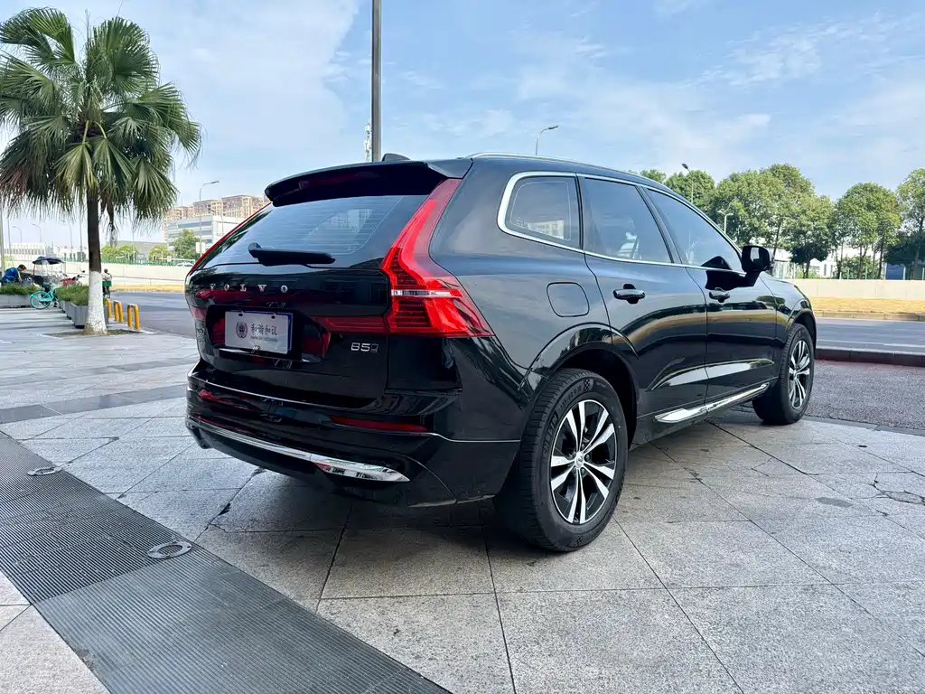 Volvo XC60 2023 — фото 10