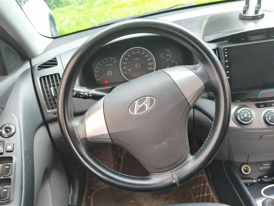 Hyundai Elantra 2015 — фото 15