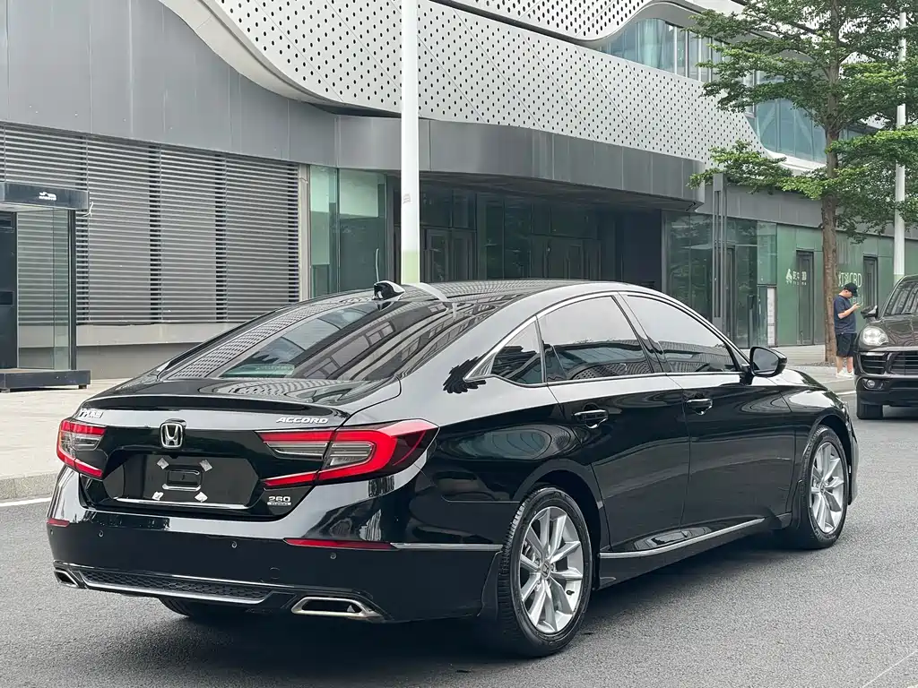 Honda Accord 2022 — фото 13