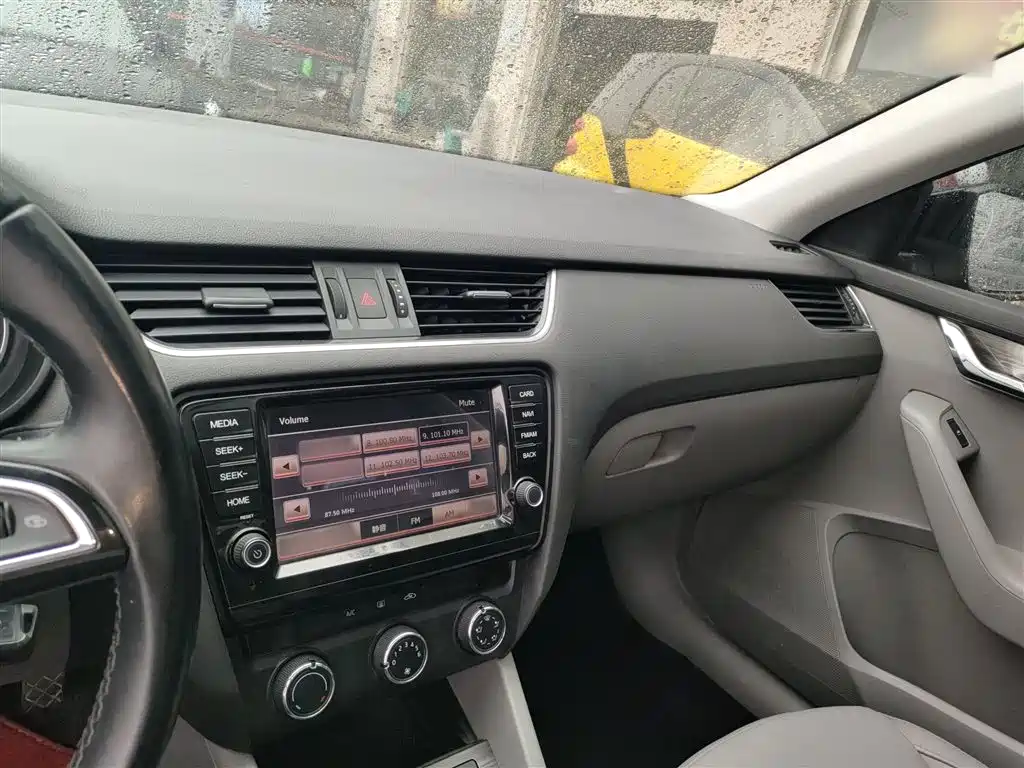 Skoda Octavia 2015 — фото 10