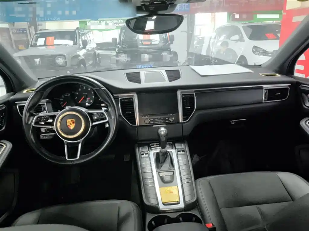 Porsche Macan 2017 — фото 10