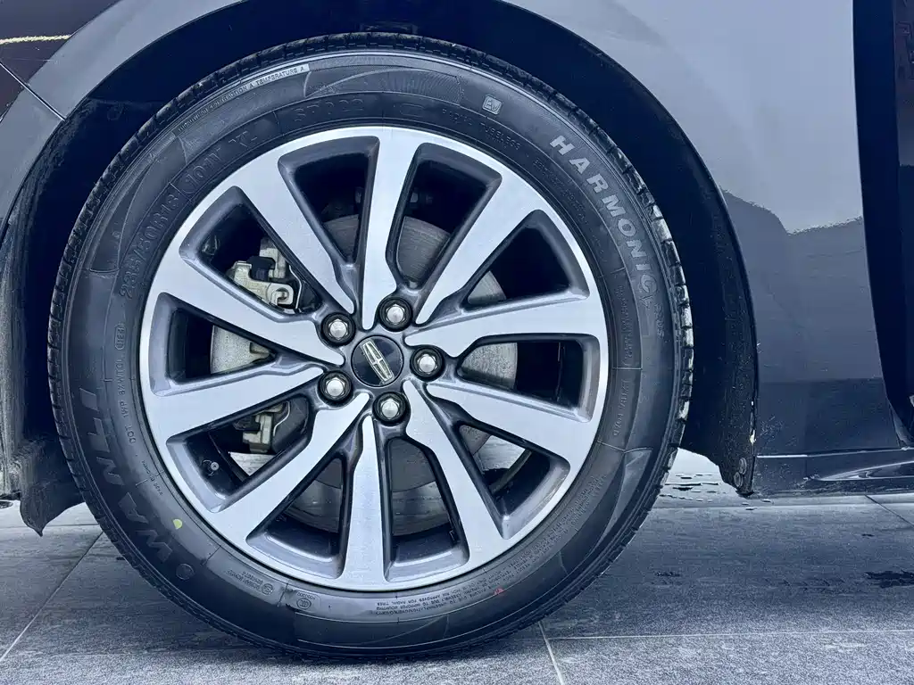 Lincoln Continental 2019 — фото 19