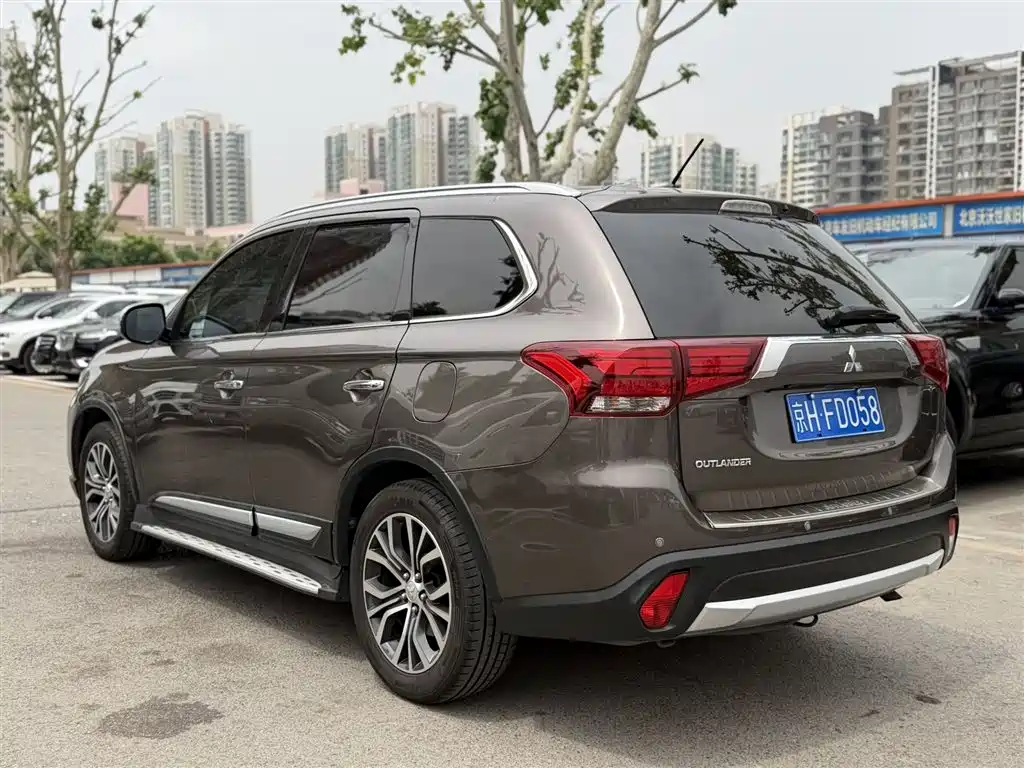 Mitsubishi Outlander 2016 — фото 10