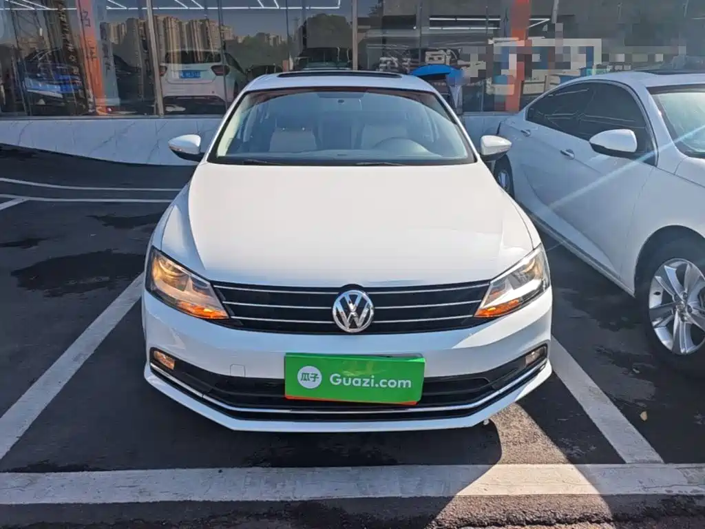 Volkswagen Sagitar 2015