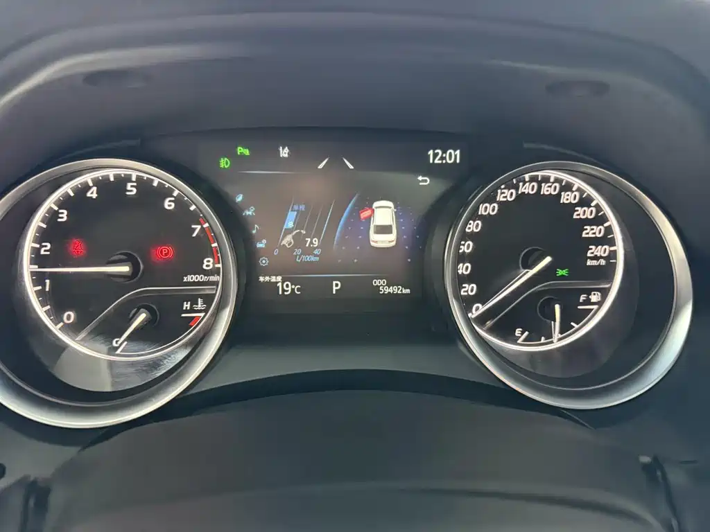 Toyota Camry 2021 — фото 16