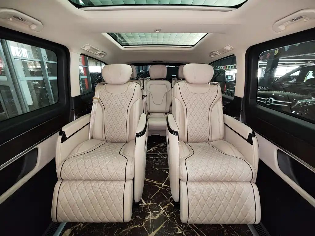 Mercedes-Benz V-Class 2022 — фото 13
