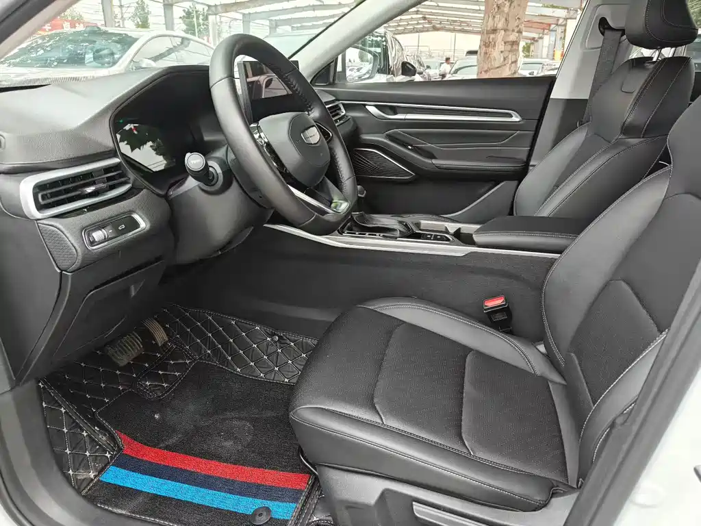 Geely Emgrand 2023