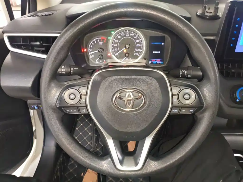 Toyota Corolla 2023 — фото 11