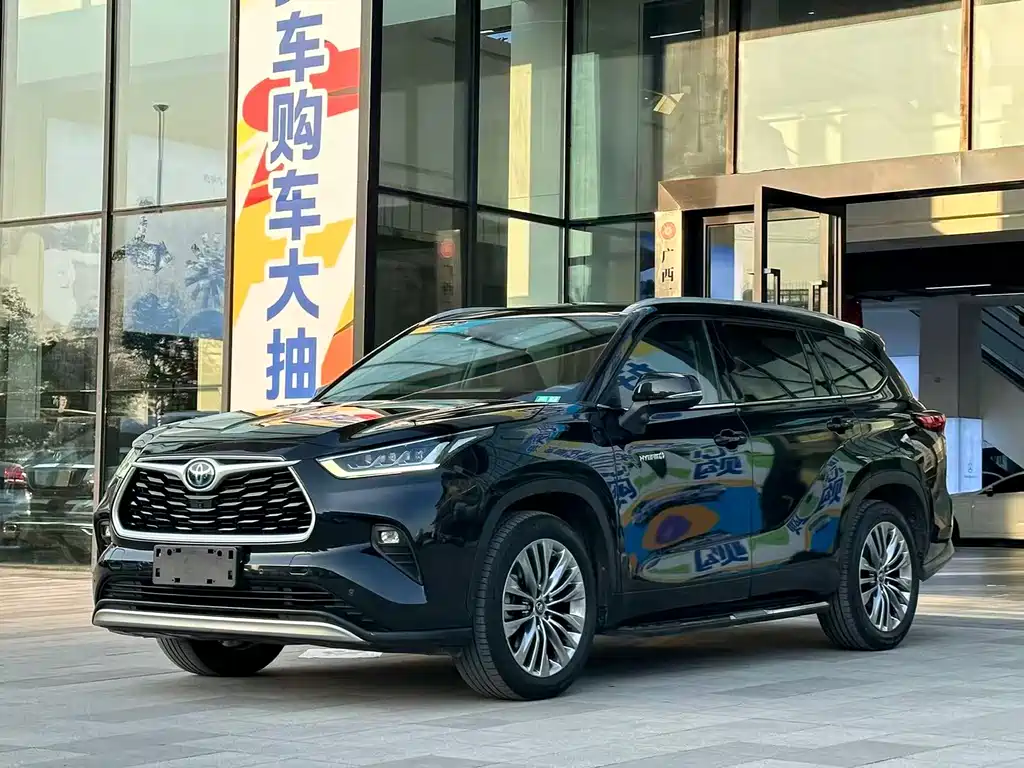 Toyota Highlander 2021 — фото 1