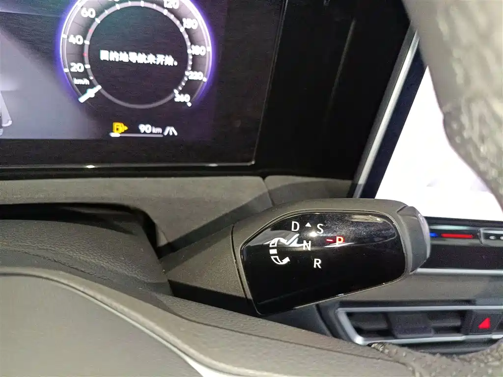 Volkswagen Tiguan L 2024 — фото 14