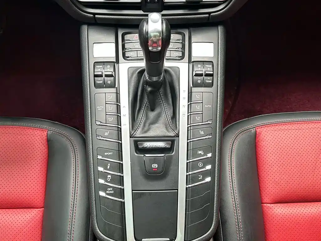 Porsche Macan 2021 — фото 11