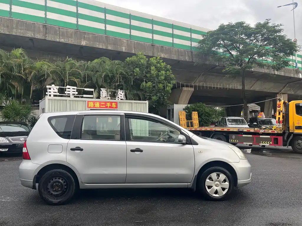 Nissan Livina 2010