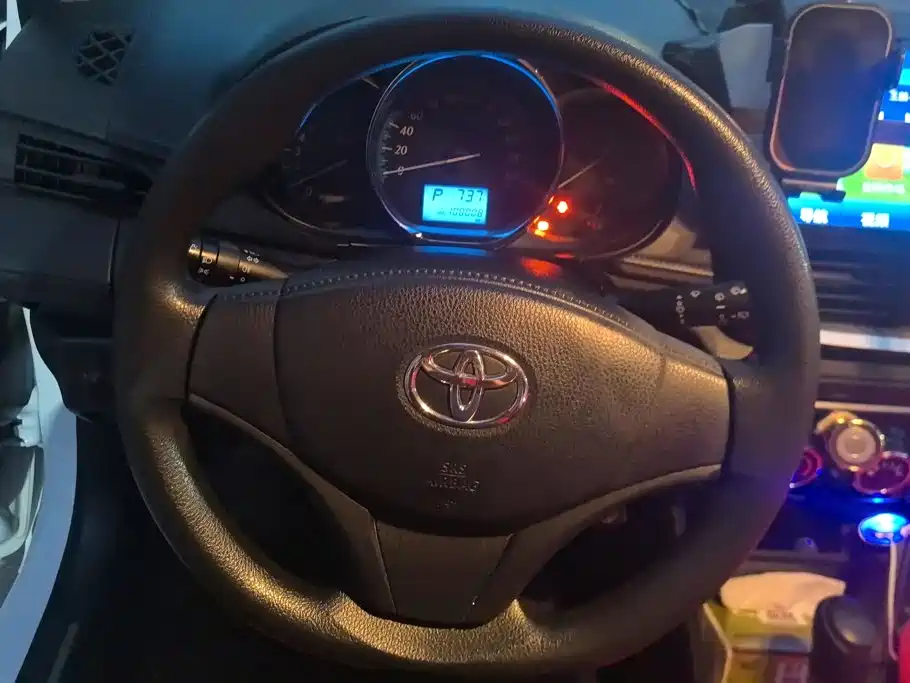 Toyota Yaris L 2017 — фото 15