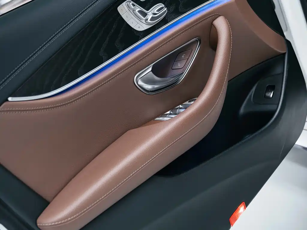 Mercedes-Benz E-Class 2018 — фото 15