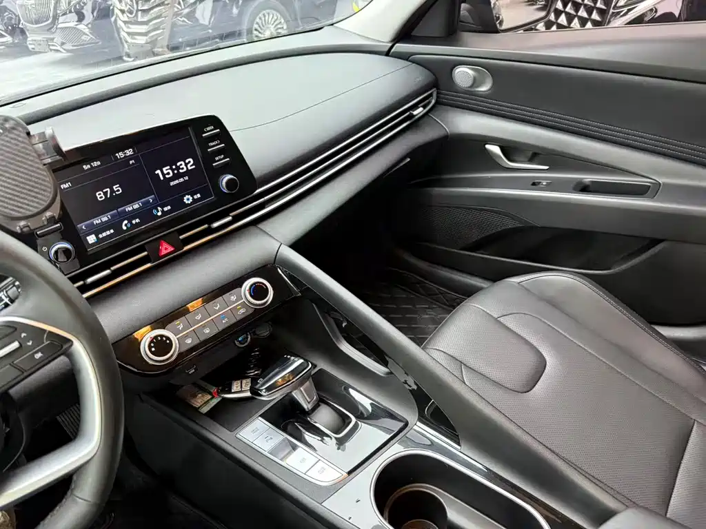 Hyundai Elantra 2023
