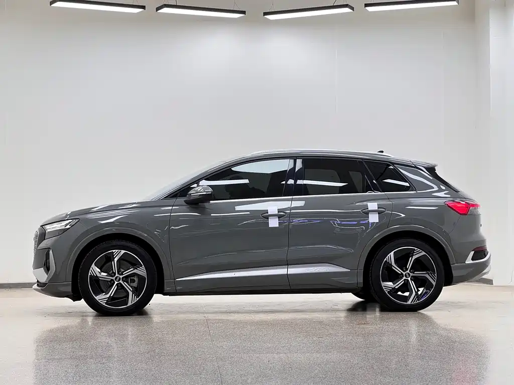 Audi Q4 e-tron 2022 — фото 4