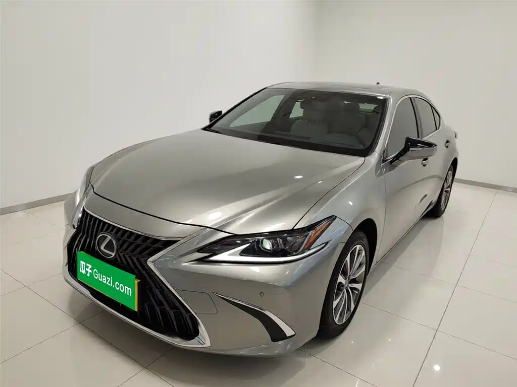 Lexus ES 2023 — фото 1