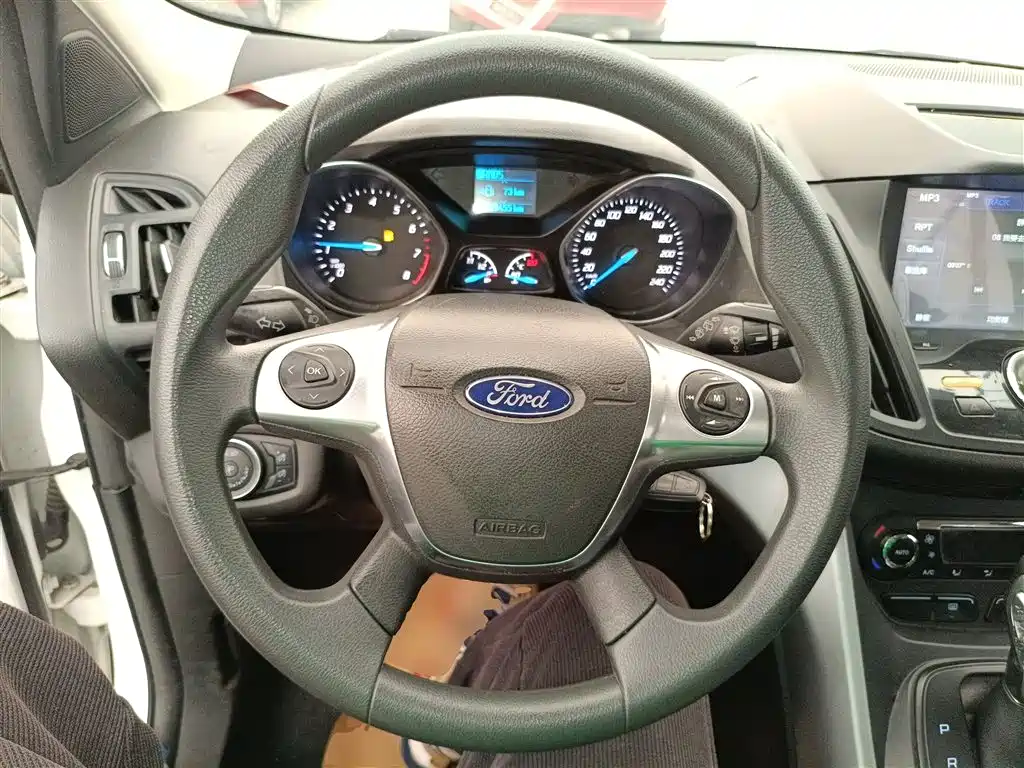 Ford Kuga 2015 — фото 11