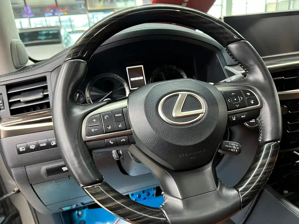 Lexus LX 2019 — фото 16