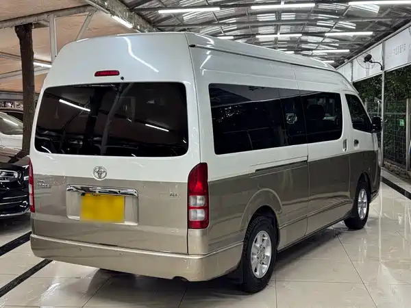 Toyota HIACE 2012