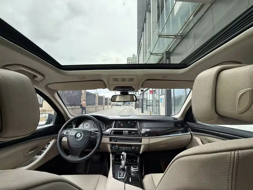 BMW 5 Series 2012 — фото 10