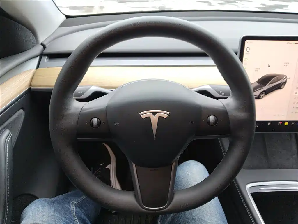 Tesla Model Y 2022 — фото 11