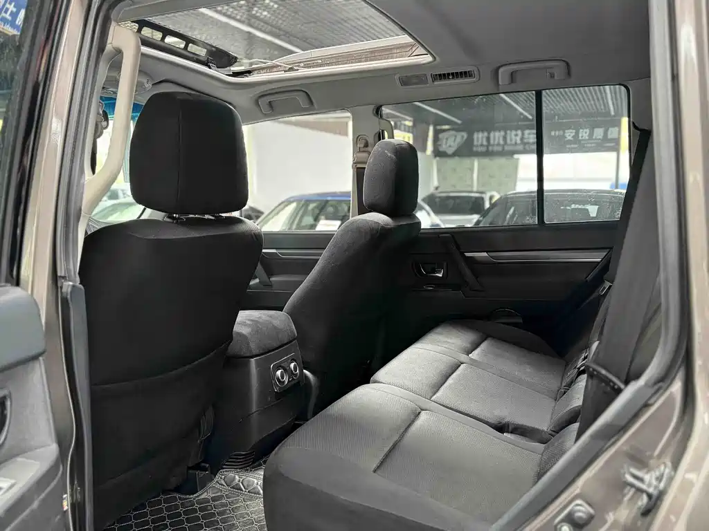Mitsubishi Pajero 2010