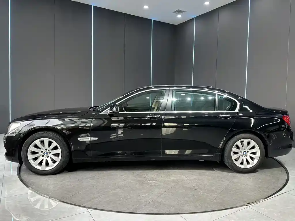 BMW 7 Series 2010 — фото 4