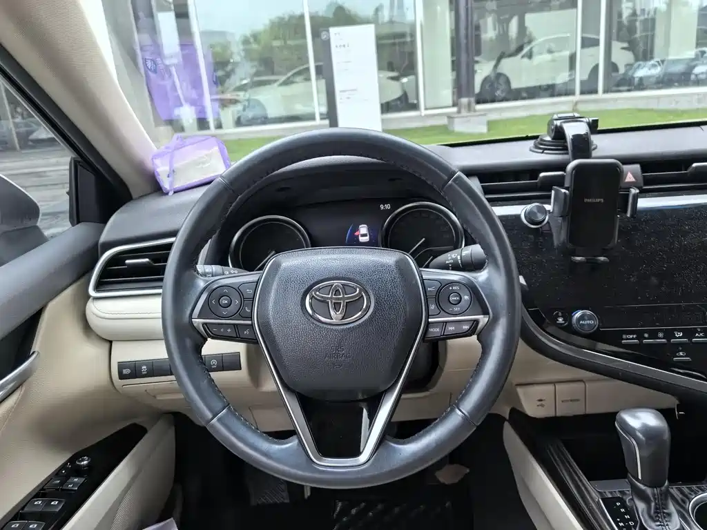 Toyota Camry 2019 — фото 8