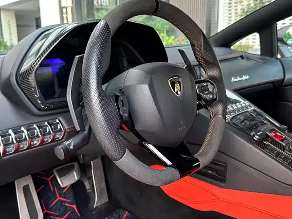 Lamborghini Aventador 2011