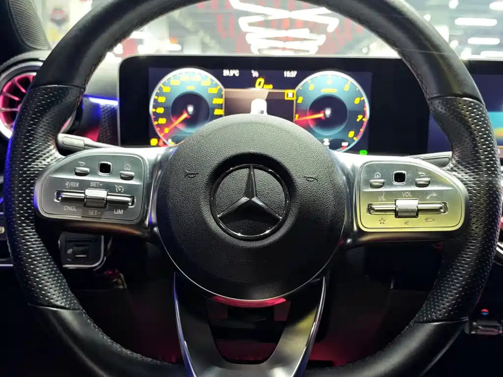 Mercedes-Benz A-Class 2020 — фото 5