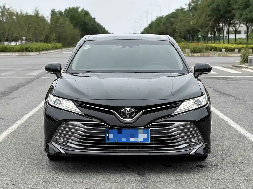 Toyota Camry 2018 — фото 2