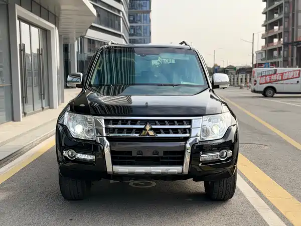 Mitsubishi Pajero 2016