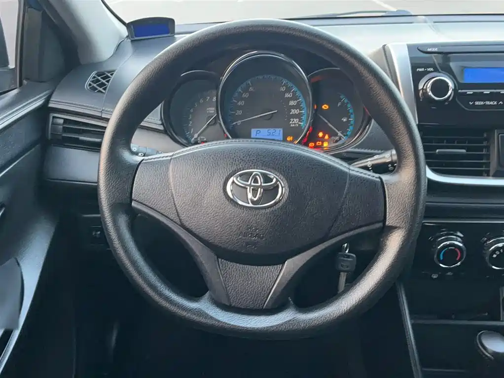 Toyota Yaris L 2018 — фото 7
