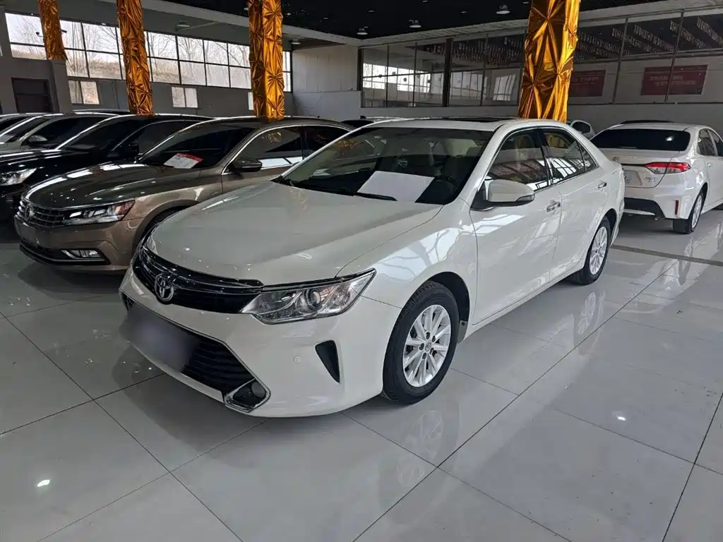 Toyota Camry 2017 — фото 2