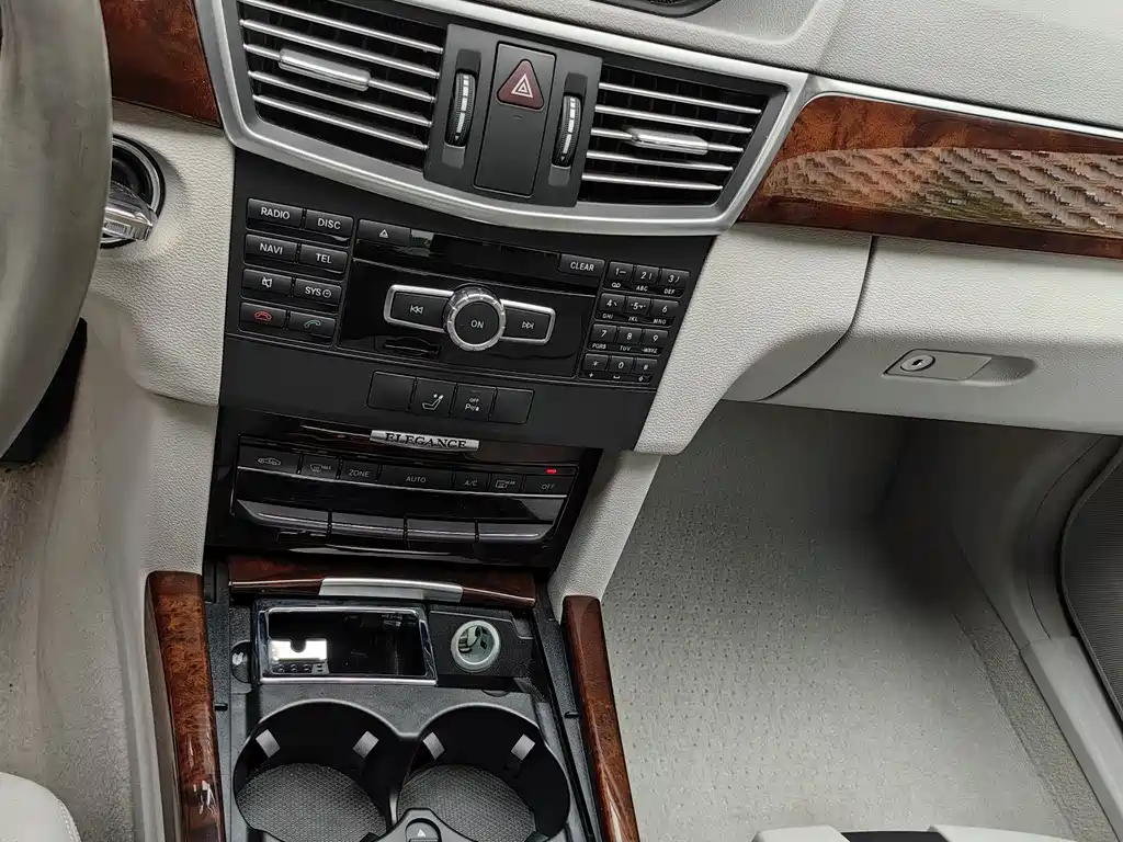 Mercedes-Benz E-Class 2012 — фото 19