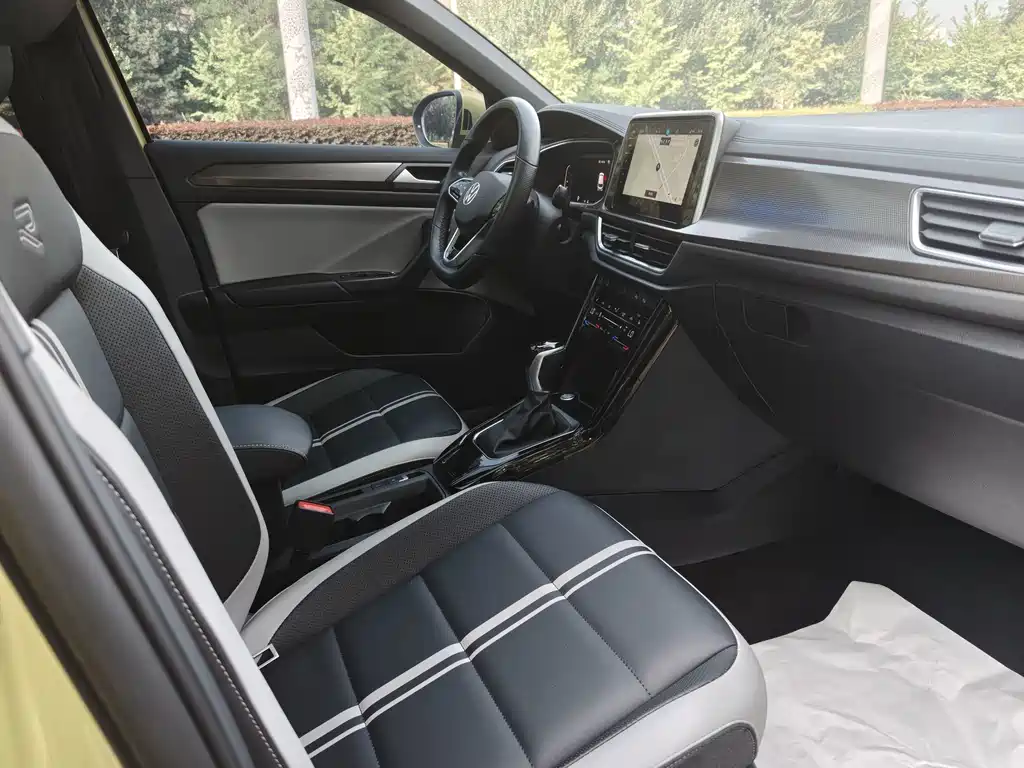 Volkswagen T-Roc 2023 — фото 15