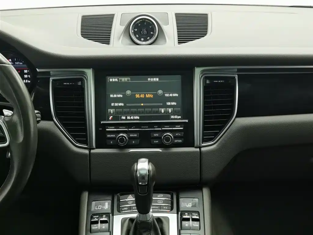 Porsche Macan 2016 — фото 12