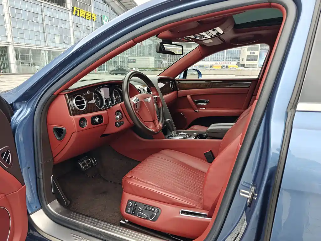 Bentley Flying Spur 2017 — фото 13