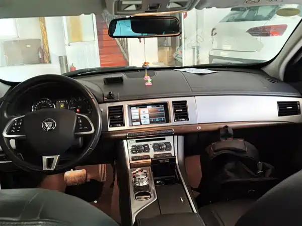 Jaguar XF 2014