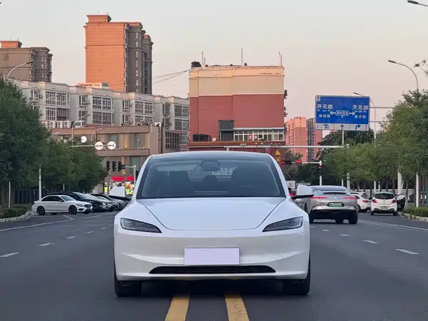 Tesla Model 3 2024